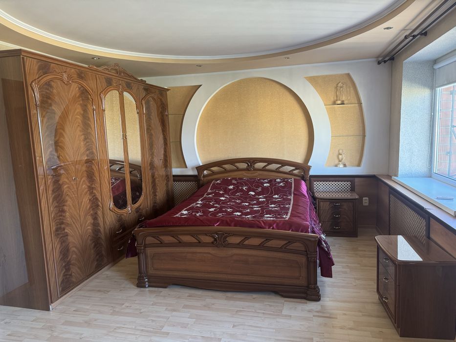 Продам спальный гарнитур.Италия