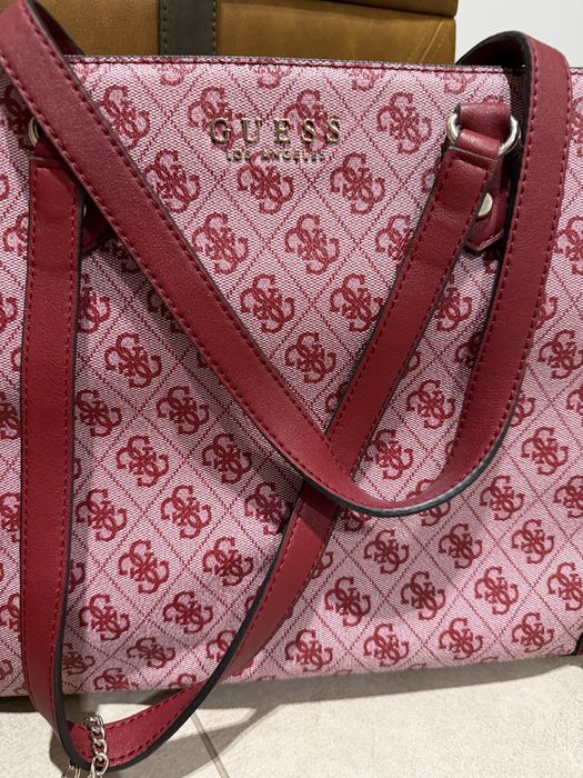 Червена чанта Guess