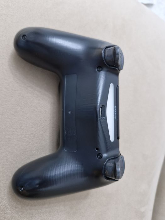 продам оригинальный геймпад от Ps4