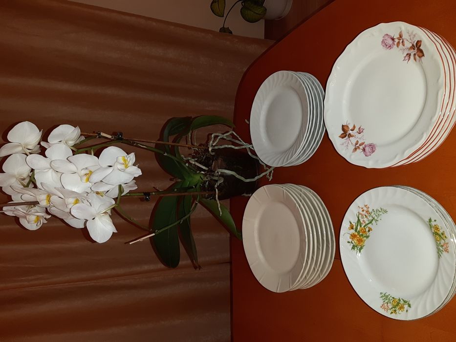 Български порцеланови чинии, стъклени чаши