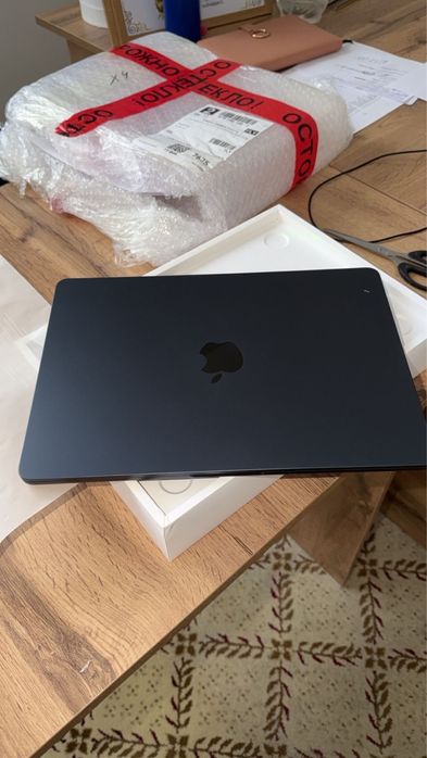 Macbook air 13 чип М2 256гб АКБ 89%