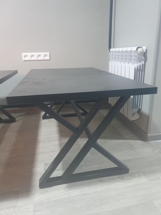 Стол профилдан тахланган