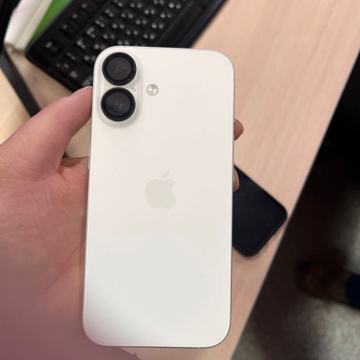 Iphone 16 white 128gb