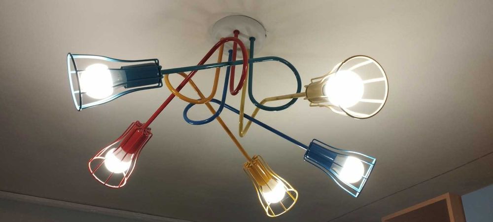 Lustra led pentru camera copiilor