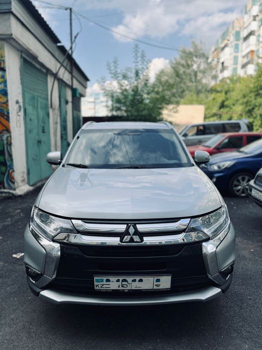 Продам машину Mitsubishi Outlander