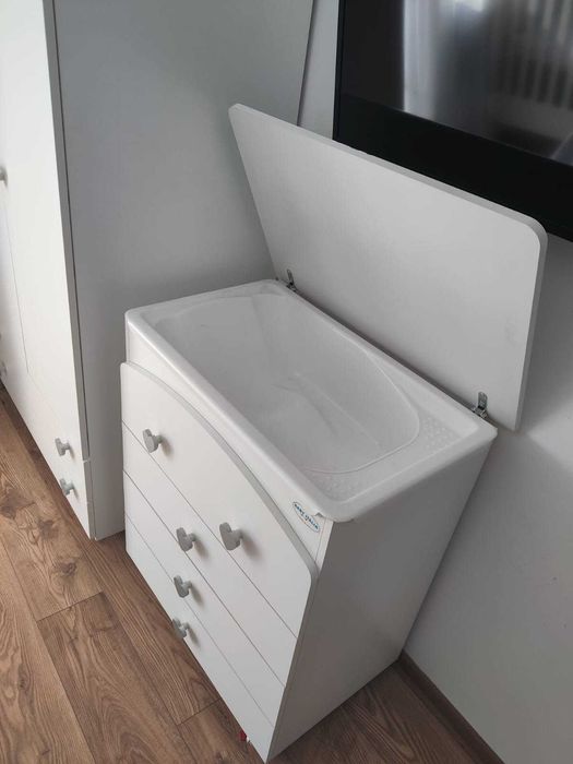 Set Patut copii si doua dulapuri