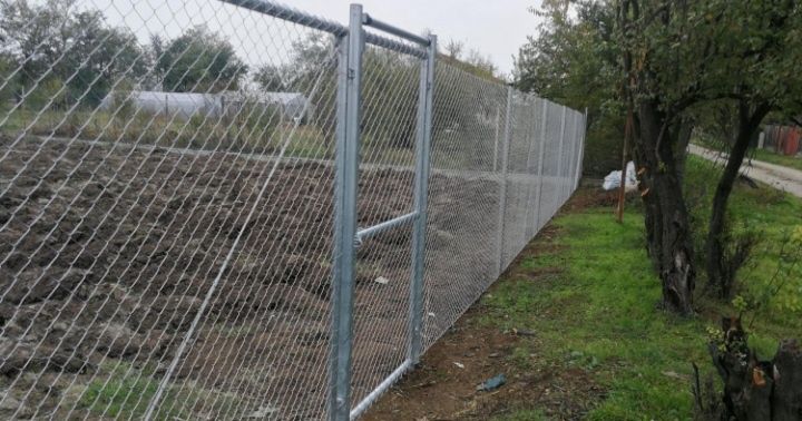 Realizam garduri și porți din plasa burdurata