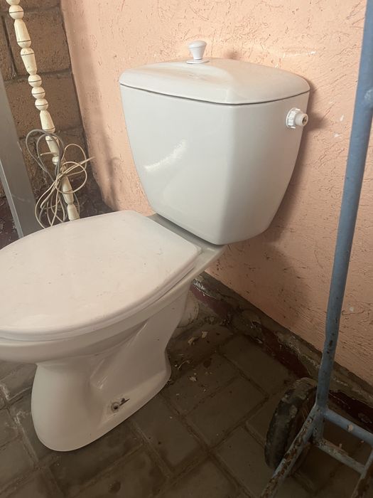 Продам унитаз в отличном состоянии