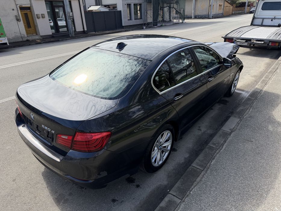 Bmw F10 Lci automat 520d 190 cai avariat lovit porneste- se deplasează