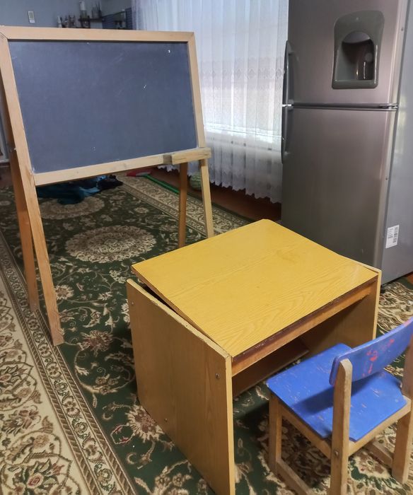 Детская парта и доска