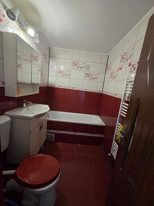 Vând apartament  3 camre – zonă centrală, 1 Mai, 65 m²