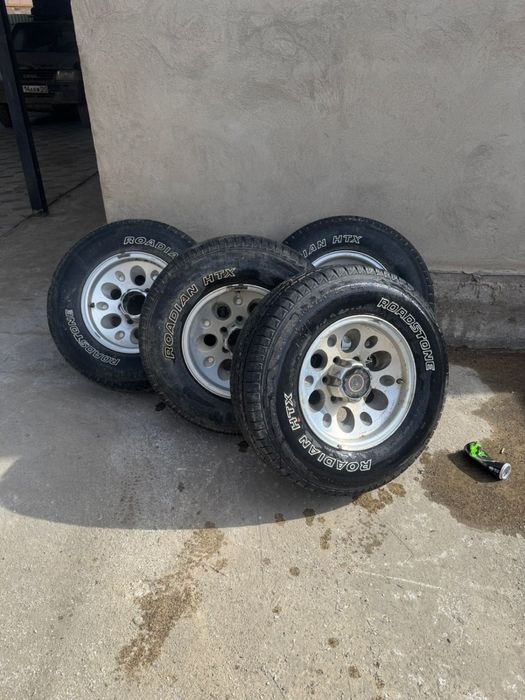 Продам шины в комлекте с дисками. 160000