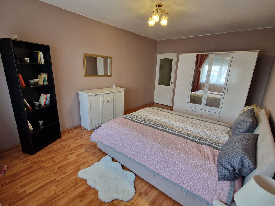 Inchiriez apartament in regim hotelier