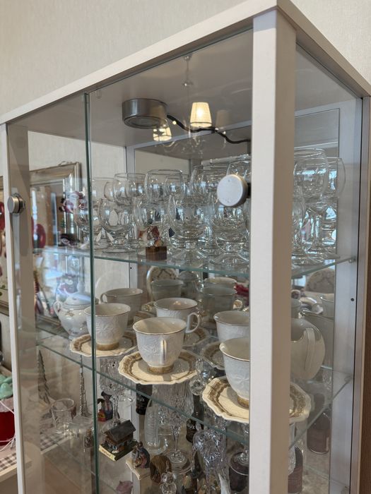 Vitrina cu oglina si iluminare