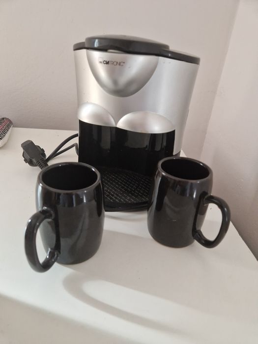 Cafetiera Clatronic cu 2 cani incluse