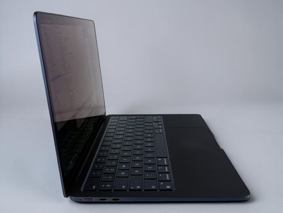 KATO НОВ! Apple MacBook Air 13 M2 2022 8RAM 256GB Midnight Гаранция!