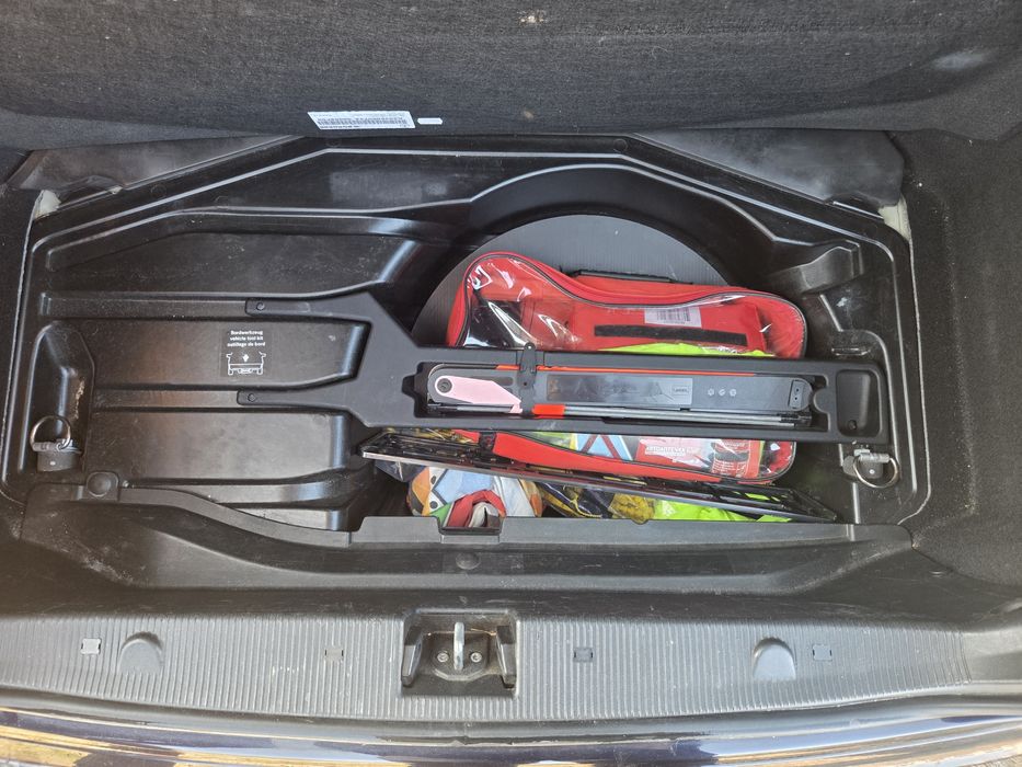 Mercedes Benz C230 Sportcoupe 2.5 V6 204hp.    3800  Euro