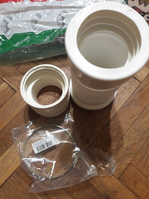 гофрирана връзка за WC и скоба за водно съединение 5 лв