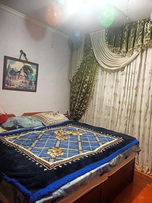 Срочно продается просторный дом с 6   комнатами в хорошем районе!!!