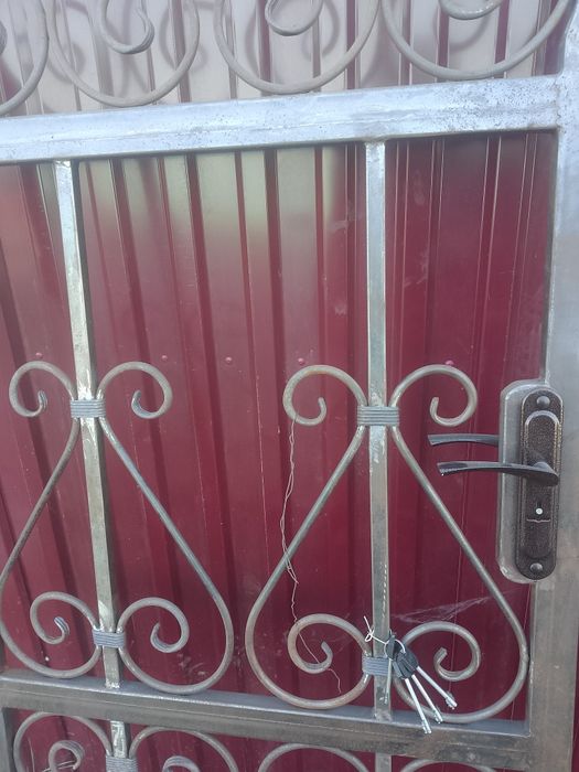 Продам ворота с элементами ковки