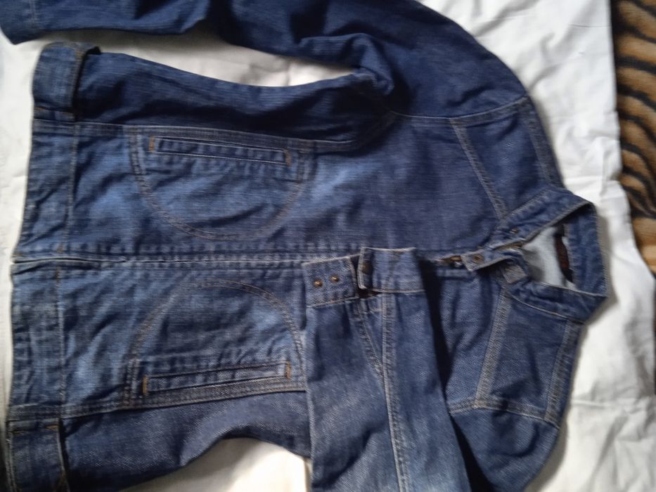 Продам демисезонные и  джинсовые  куртки