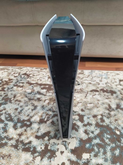 Продам ps5 slim с 2 джойстиками