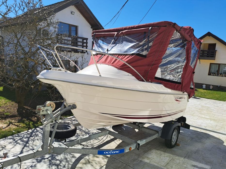 Quicksilver 420 cabin