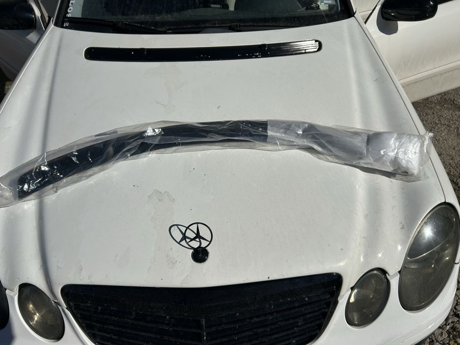 Чисто нов спойлер за w219