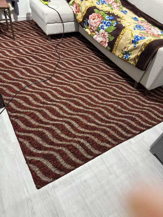 Продаётся ковёр в хорошом состоянии