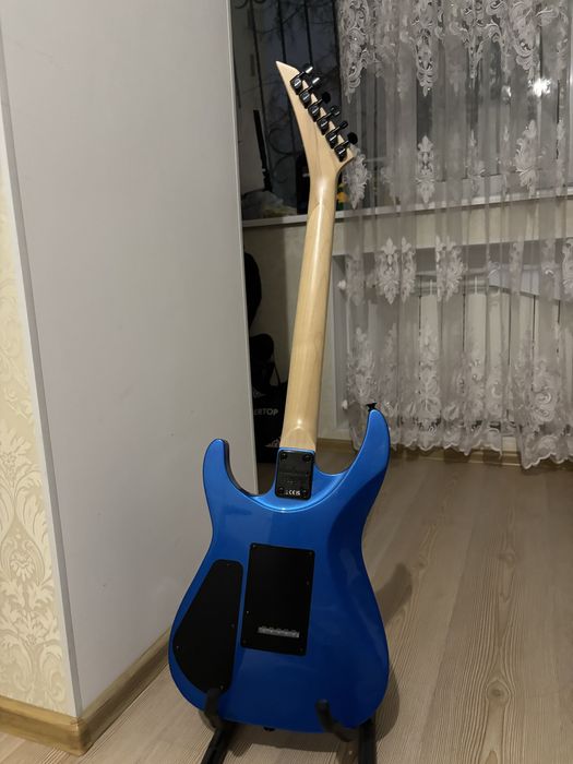 электрогитара jackson js22 в синем цвете, торг уместен