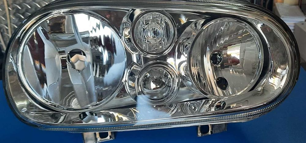 Set faruri VW Golf 4 (Hatchback + Combi) 08.1997-09.2006 bec H1+H7