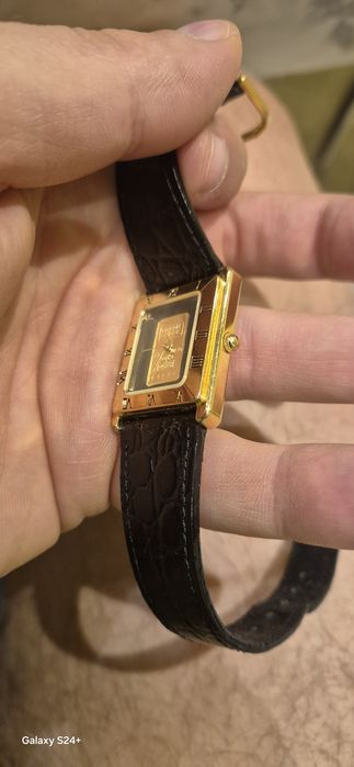 Дамски часовник  със златен циферблат 24к.