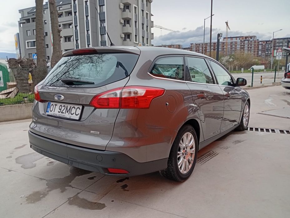 Vând Ford focus anul 2012
