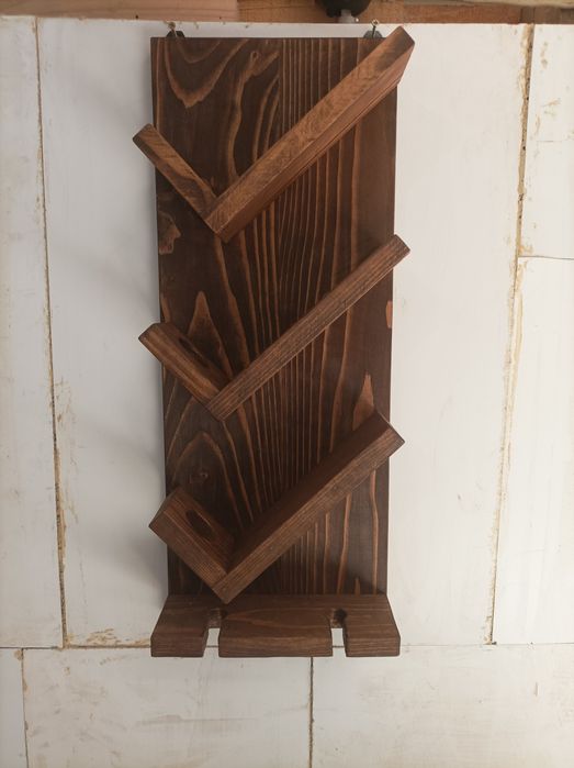 Стойка за вино и чаши