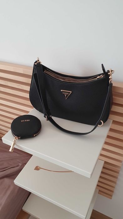 Черна чанта Guess