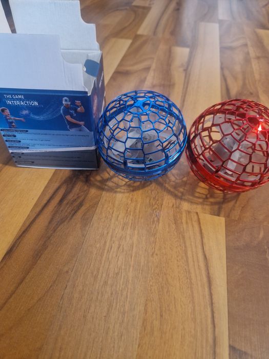 Boomerang Ball cu led, noi  ,6+ , 2 bucati - 50 lei