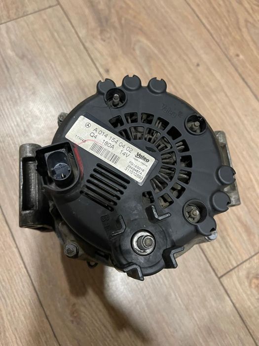 Продам генератор на Мерседес (оригинал)