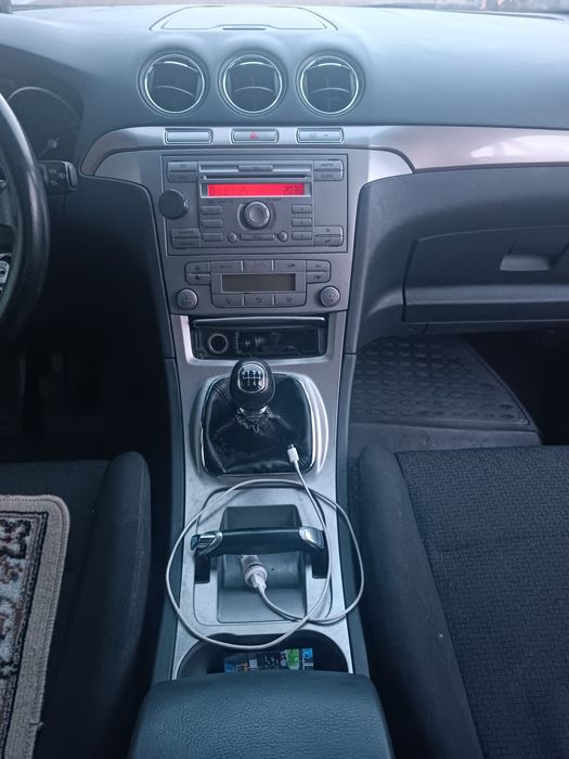 Продам машину Ford S max