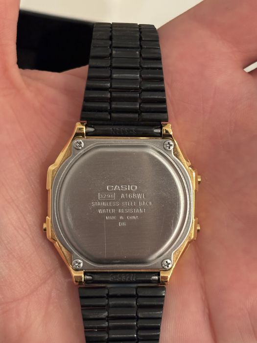 Casio Illuminator. Gold and black 40 евро