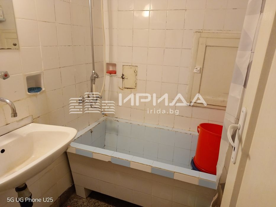 Продава тристаен апартамент в Центъра