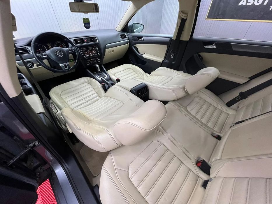 Volkswagen Jetta 2011, motor 1.6 diesel, 105 cp, euro 5,automata,livrare,garantie