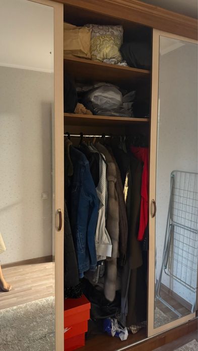 Коричневый шкаф / комод