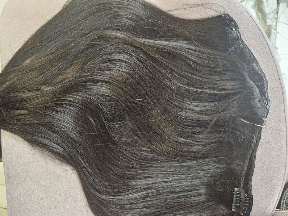 Тъмно кестенява коса. Ползвана веднъж.