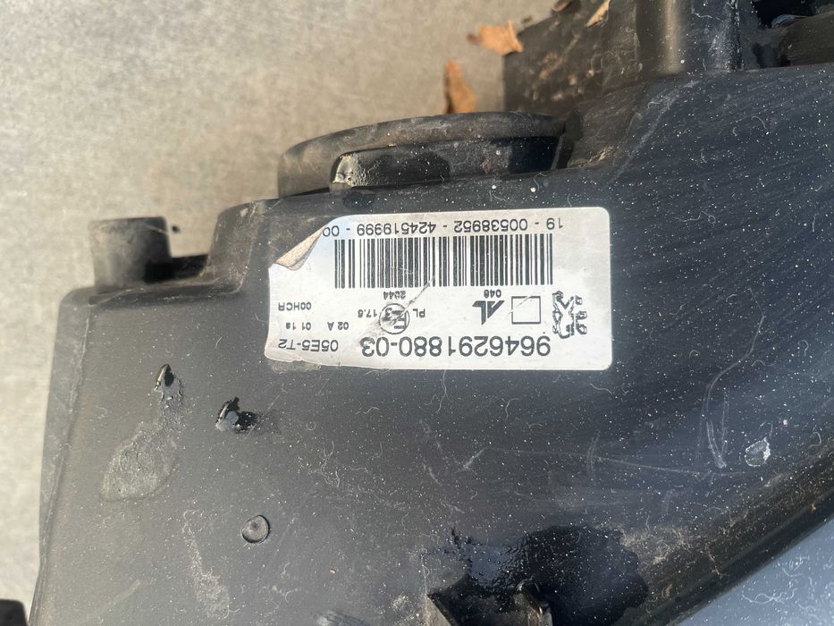 Ляв фар Peugeot 307 пежо оригинален Valeo с халоген