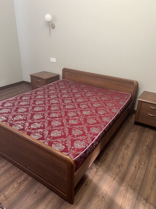 Спальный гарнитур в отличном состоянии фирменный