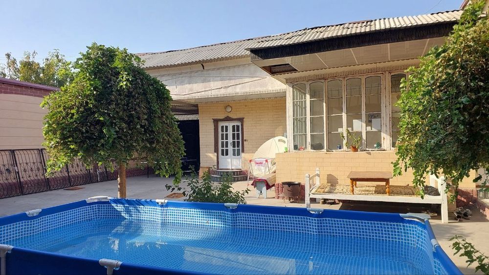 Ховли уй  сотилади.