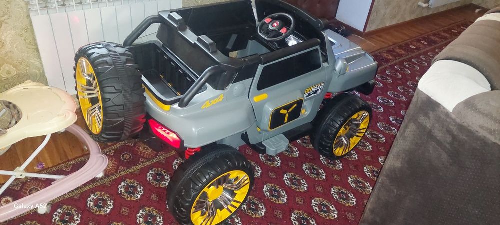 Bolalar uchun elektro car