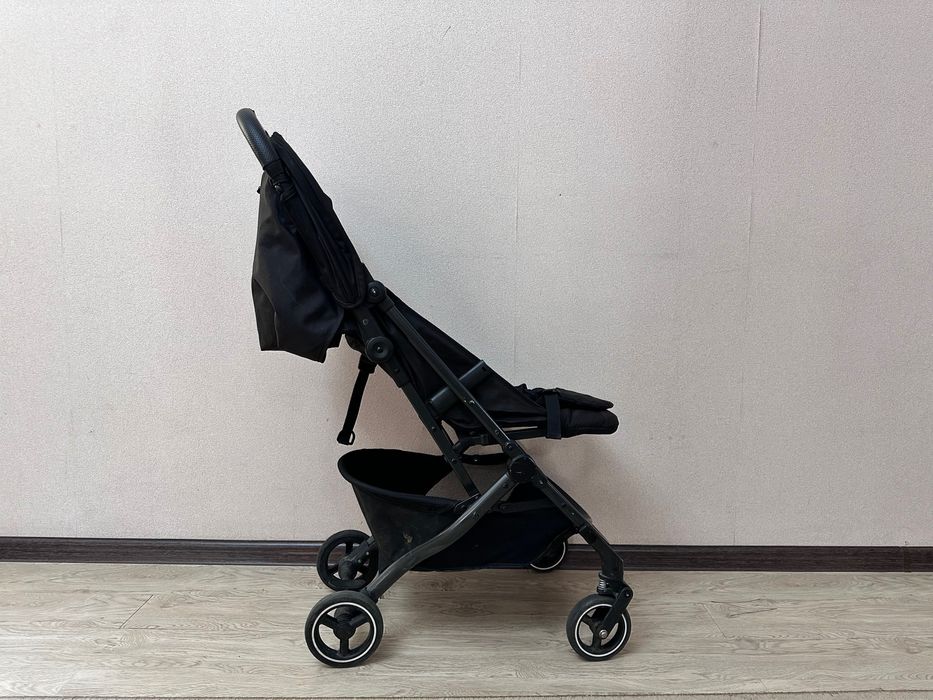 Продам легкую коляску Evenflo