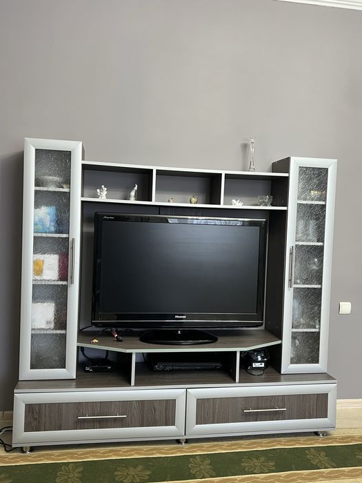 Тумба под телевизор,с полками