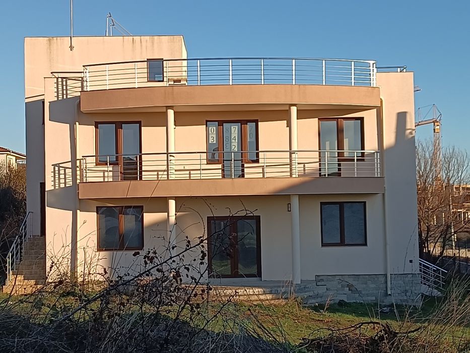 Алуминиеви стъклени парапети за Бургас и региона